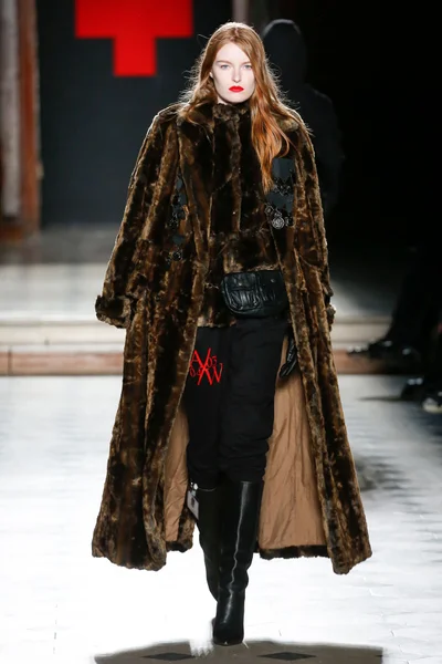 Look 11